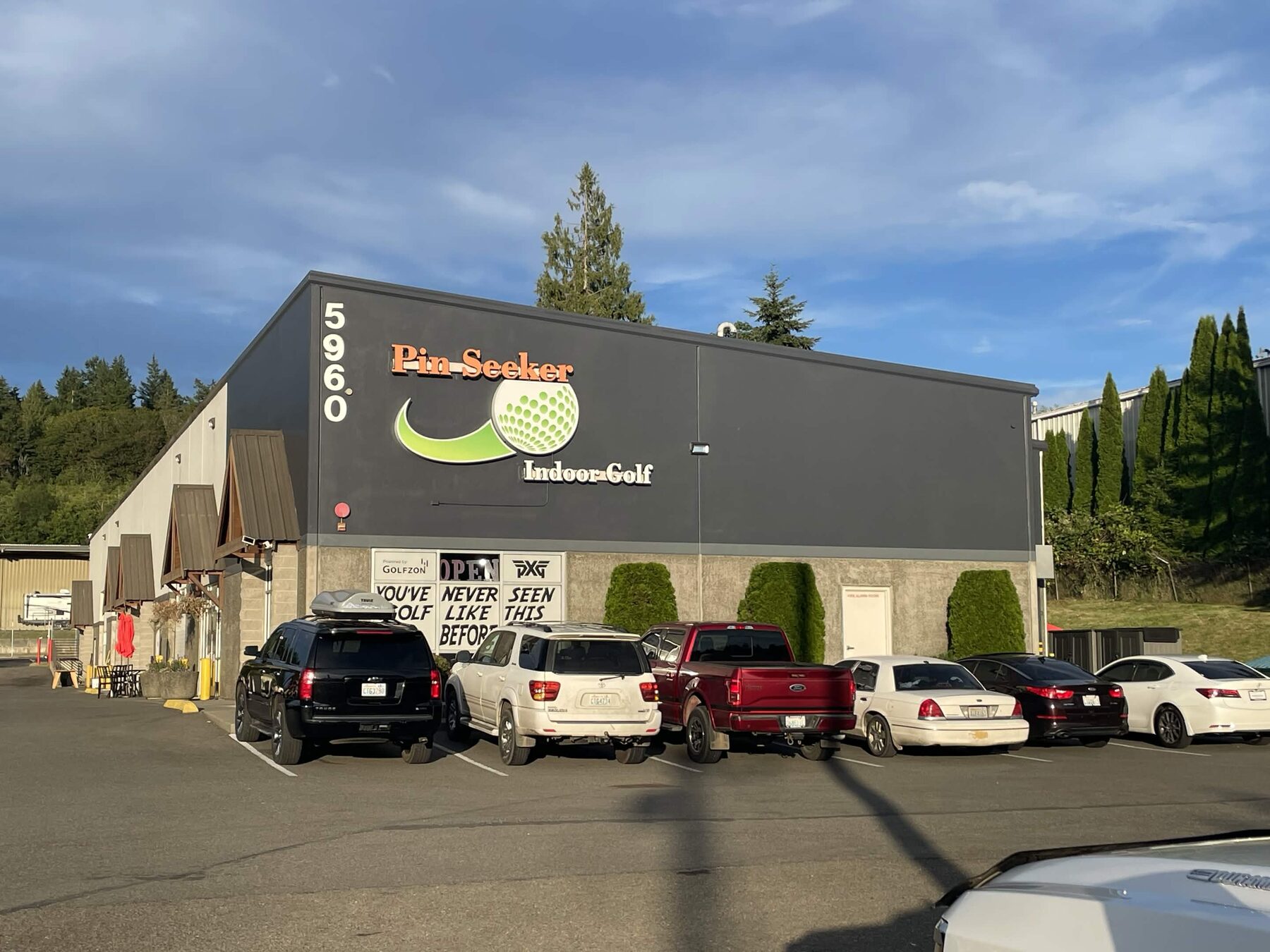 Pin Seeker Indoor Golf & Sports Grill facility